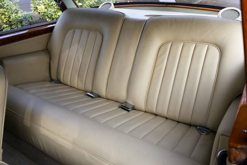 Image 33/50 of Bentley S 3 Continental (1962)