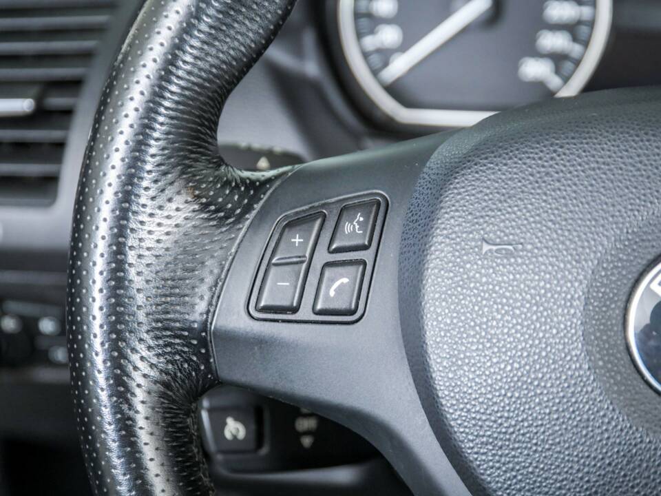 Immagine 19/50 di BMW 125i (2011)