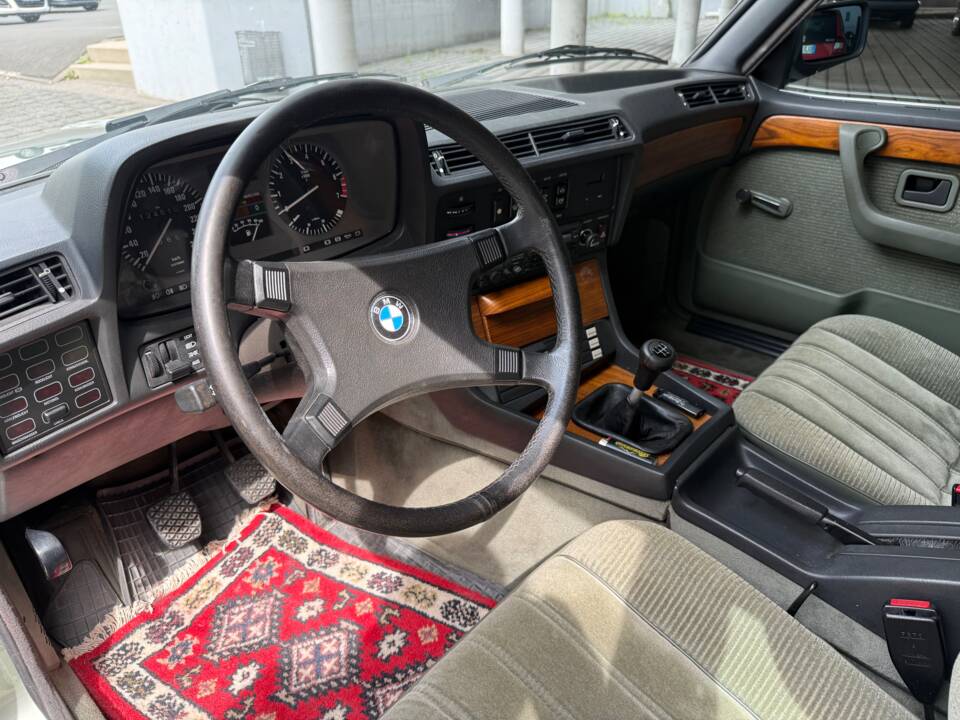 Bild 12/15 von BMW 735i (1984)