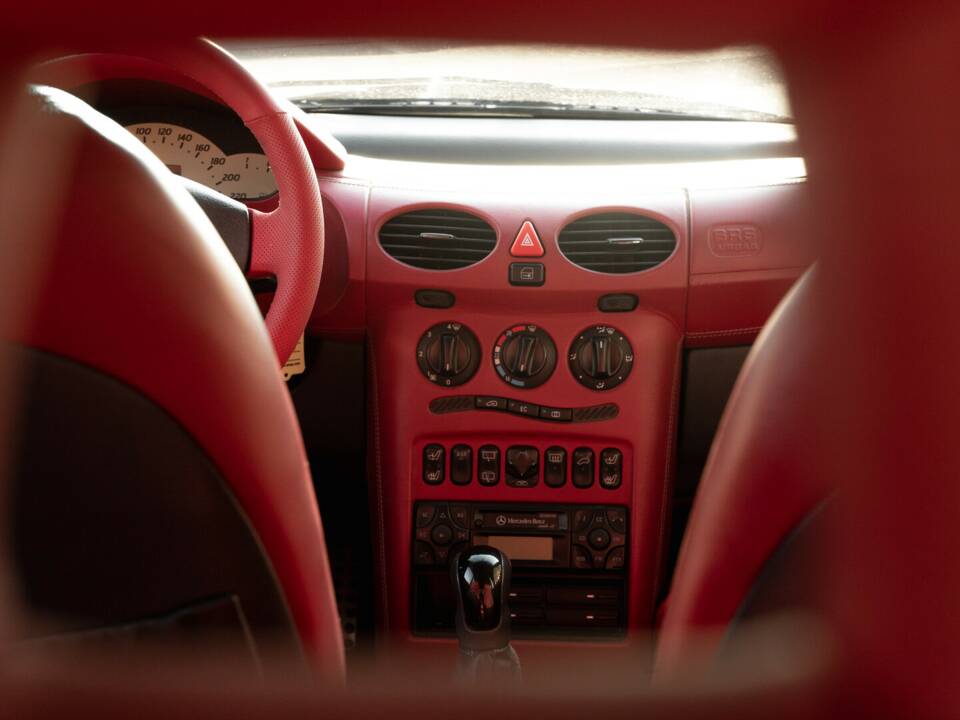 Image 21/41 of Mercedes-Benz A 160 "F1 Häkkinen Edition" (1999)