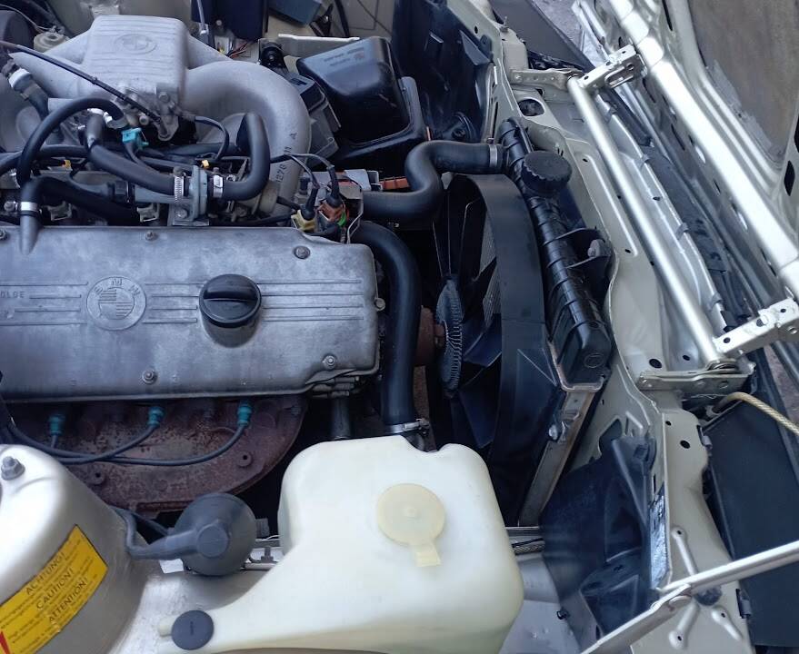 Image 39/51 of BMW 318i (1985)