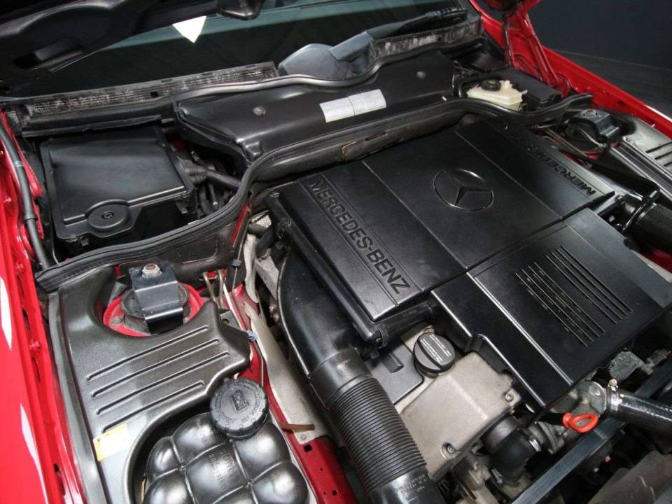 Image 26/30 of Mercedes-Benz SL 500 (1997)