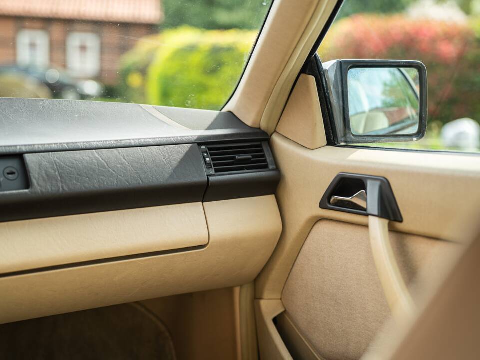 Afbeelding 44/63 van Mercedes-Benz 230 CE (1988)