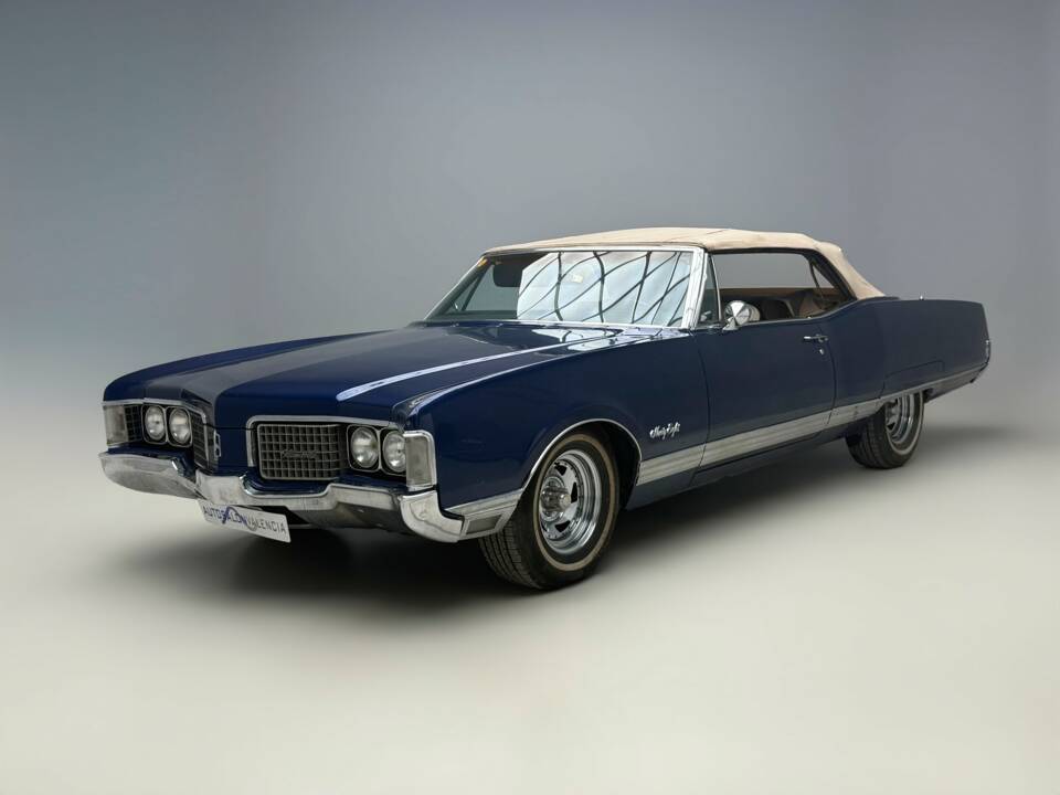 Image 5/23 of Oldsmobile Ninety-Eight (1968)