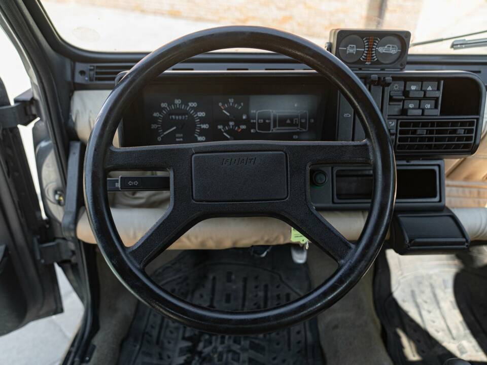 Bild 38/50 von FIAT Panda 4x4 1,0 (1987)