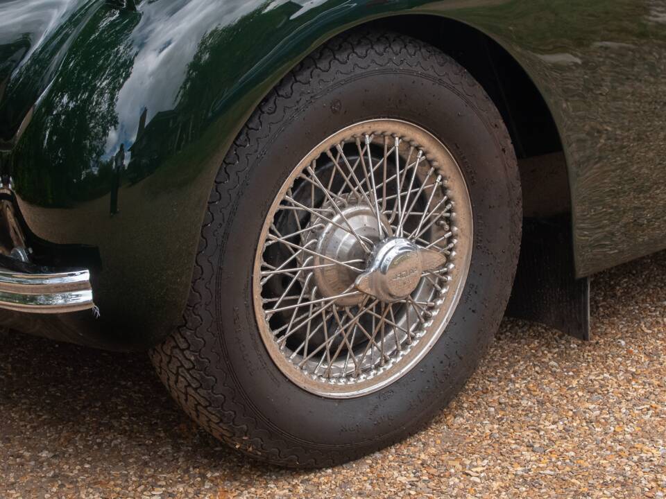 Image 33/46 of Jaguar XK 120 DHC (1954)