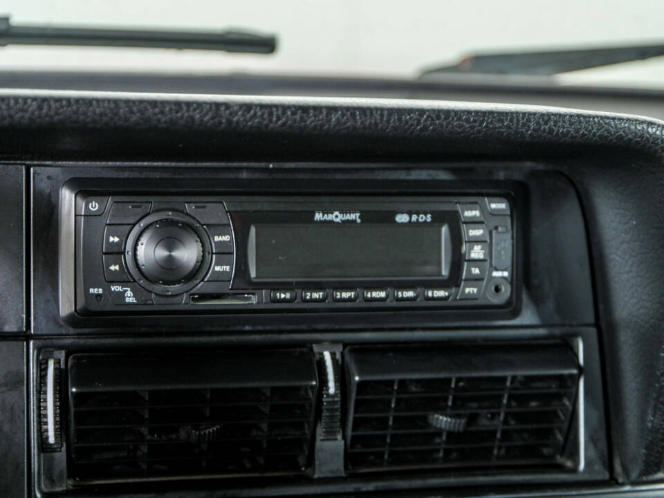 Image 20/50 of Volvo 240 (1987)