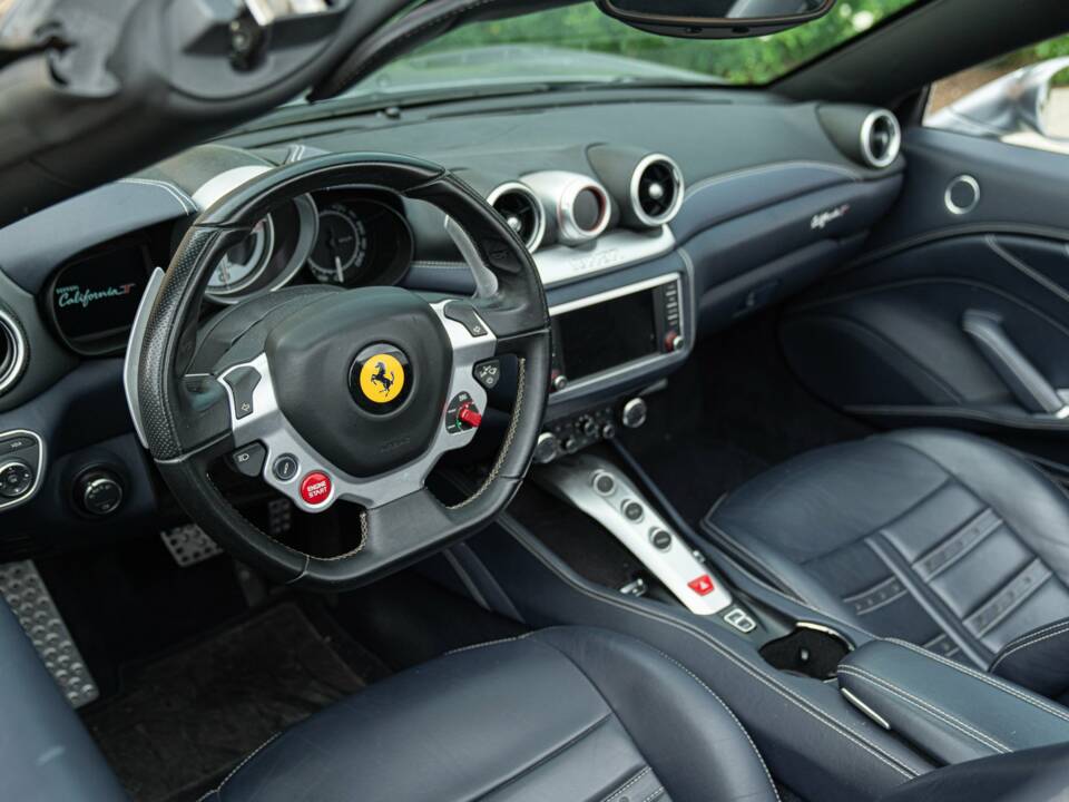 Bild 48/50 von Ferrari California T (2014)