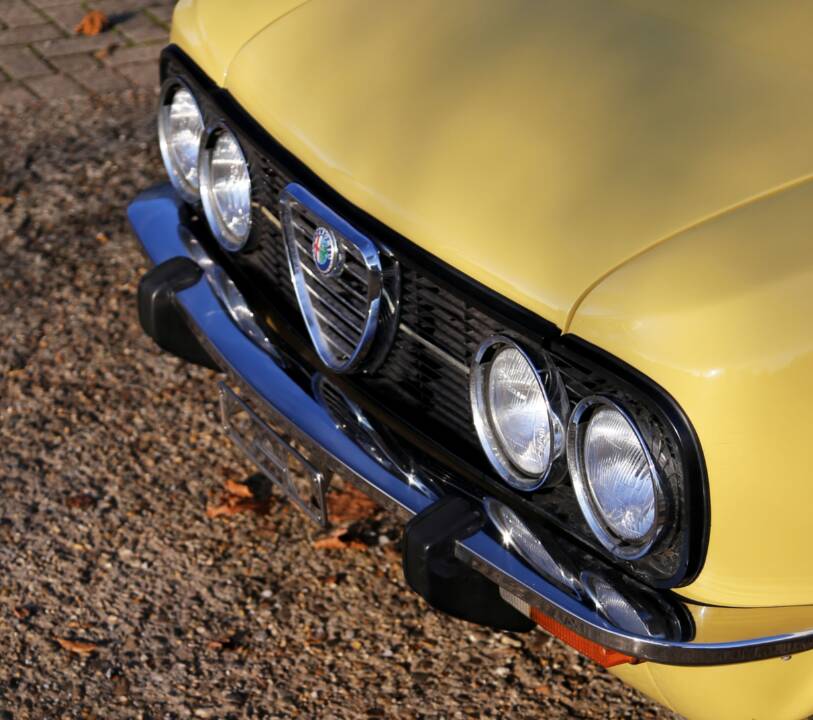 Image 6/22 de Alfa Romeo Giulia Nuova Super 1300 (1975)