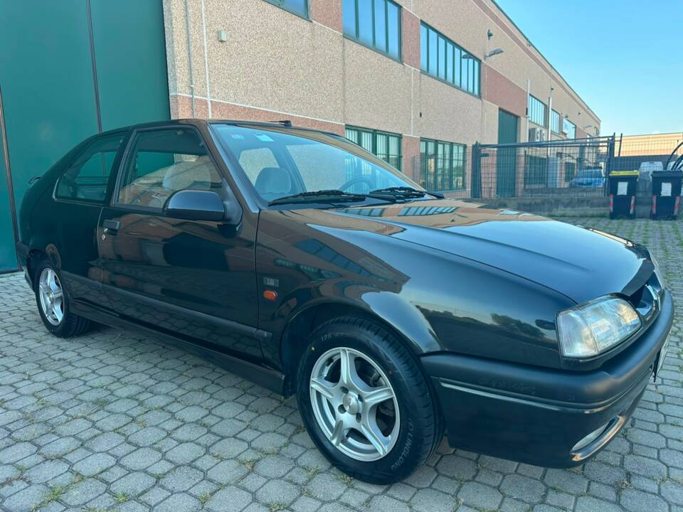 Image 2/20 de Renault R 19 1.7 TXE (1995)