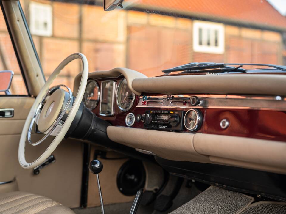 Image 40/70 de Mercedes-Benz 230 SL (1966)