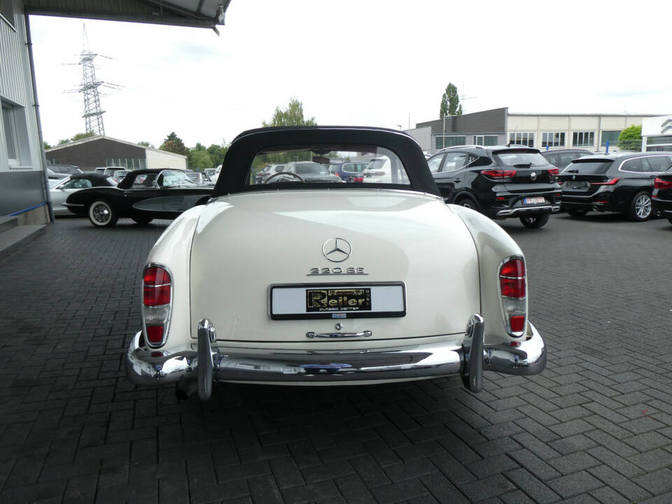 Immagine 5/29 di Mercedes-Benz 220 SE Cabriolet (1960)