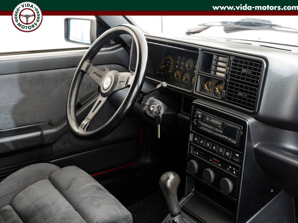 Image 9/15 de Lancia Delta 1.6 HF (1991)