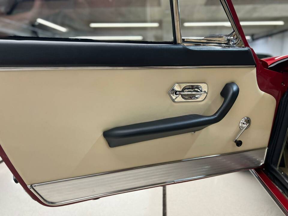 Image 10/50 of Ferrari 330 GT 2+2 (1965)