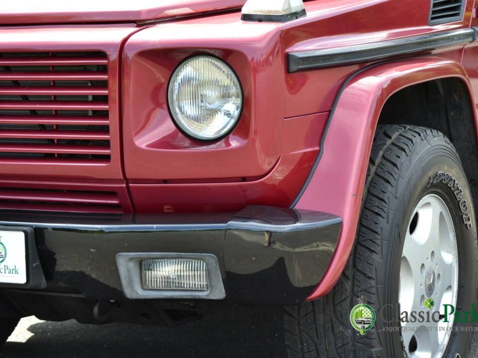 Image 37/49 de Mercedes-Benz 230 GE (SWB) (1993)