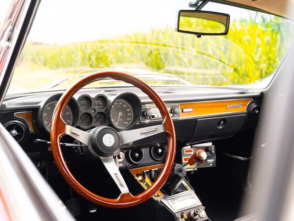 Image 27/53 of Alfa Romeo 2000 GT Veloce (1975)