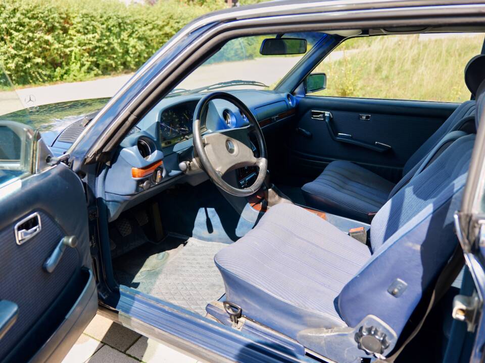 Bild 54/99 von Mercedes-Benz 230 CE (1983)