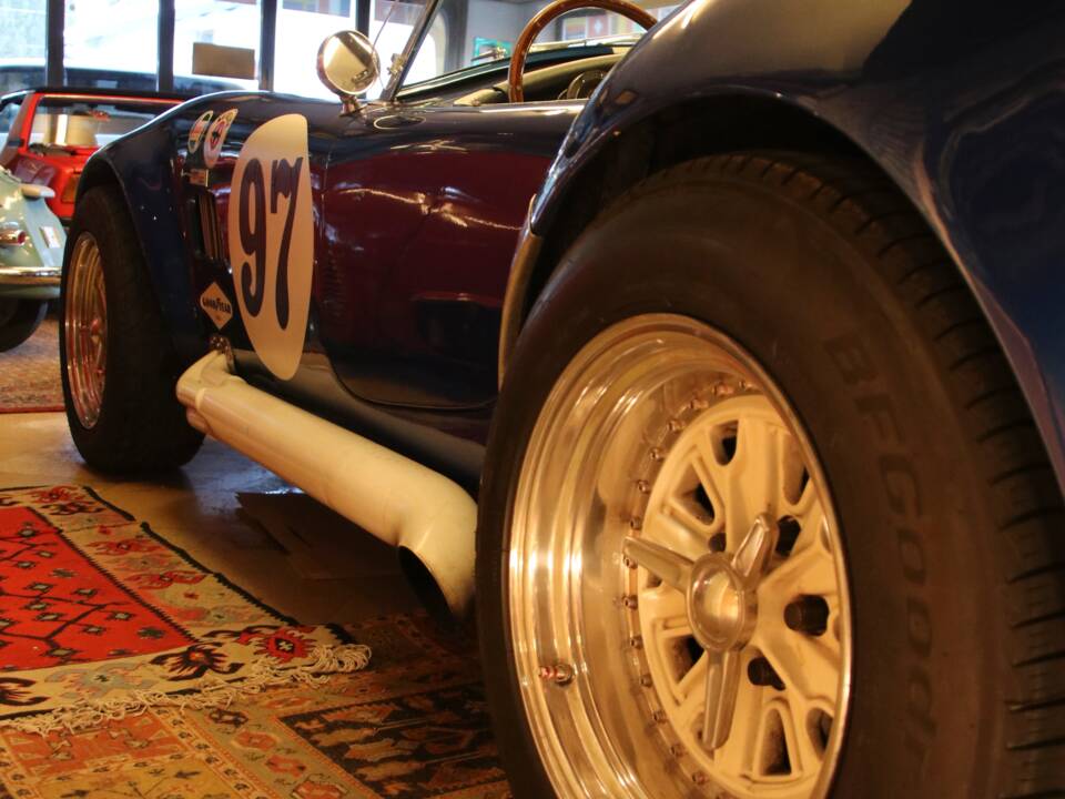 Image 48/57 of AC Cobra 427 (1965)