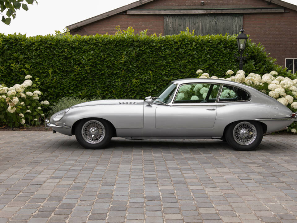 Bild 13/57 von Jaguar E-Type (2+2) (1968)