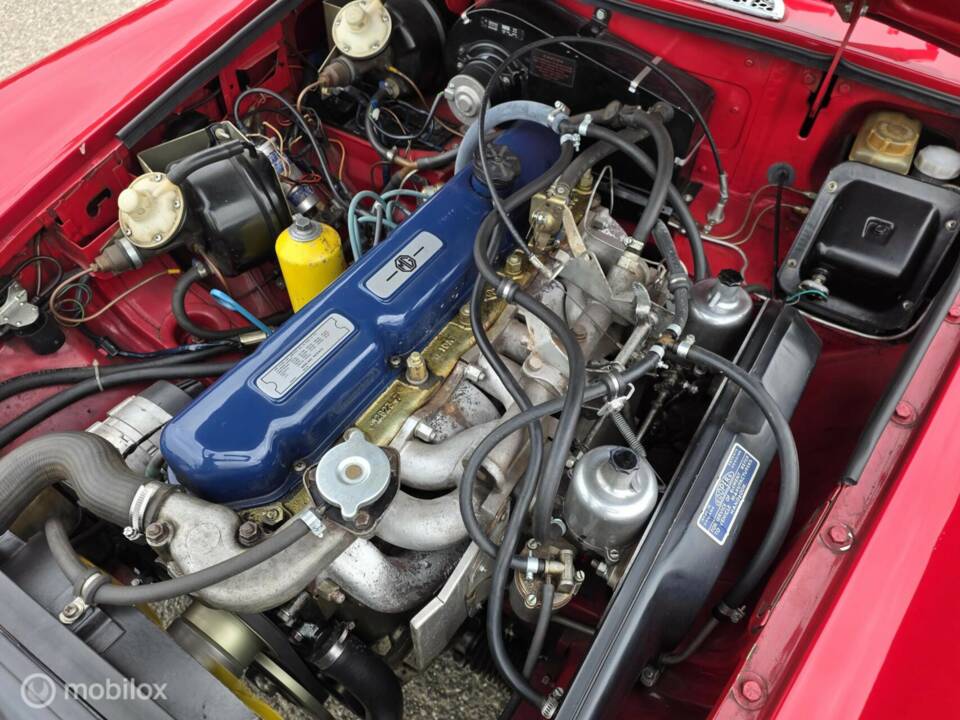Image 32/44 of MG MGC (1969)