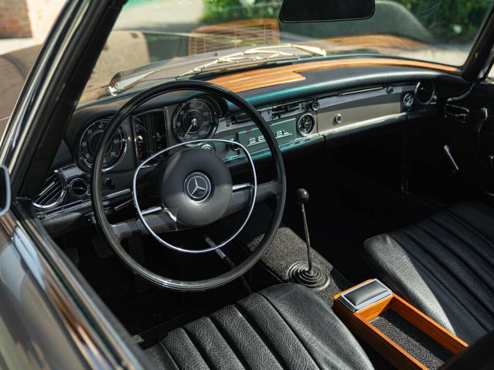Image 43/50 de Mercedes-Benz 280 SL (1969)