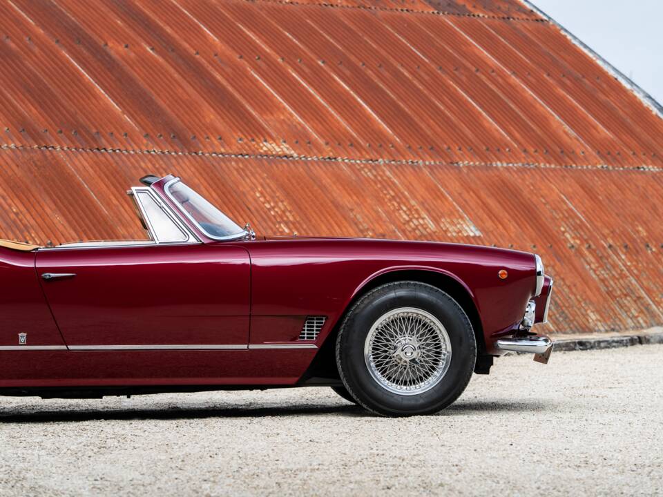 Image 49/51 of Maserati 3500 GTI Spyder Vignale (1963)