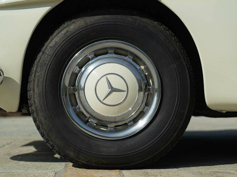 Image 43/50 de Mercedes-Benz 190 SL (1959)