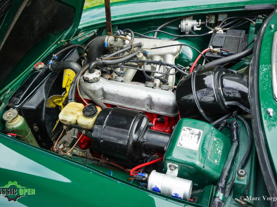 Image 12/34 of Volvo 1800 ES (1972)
