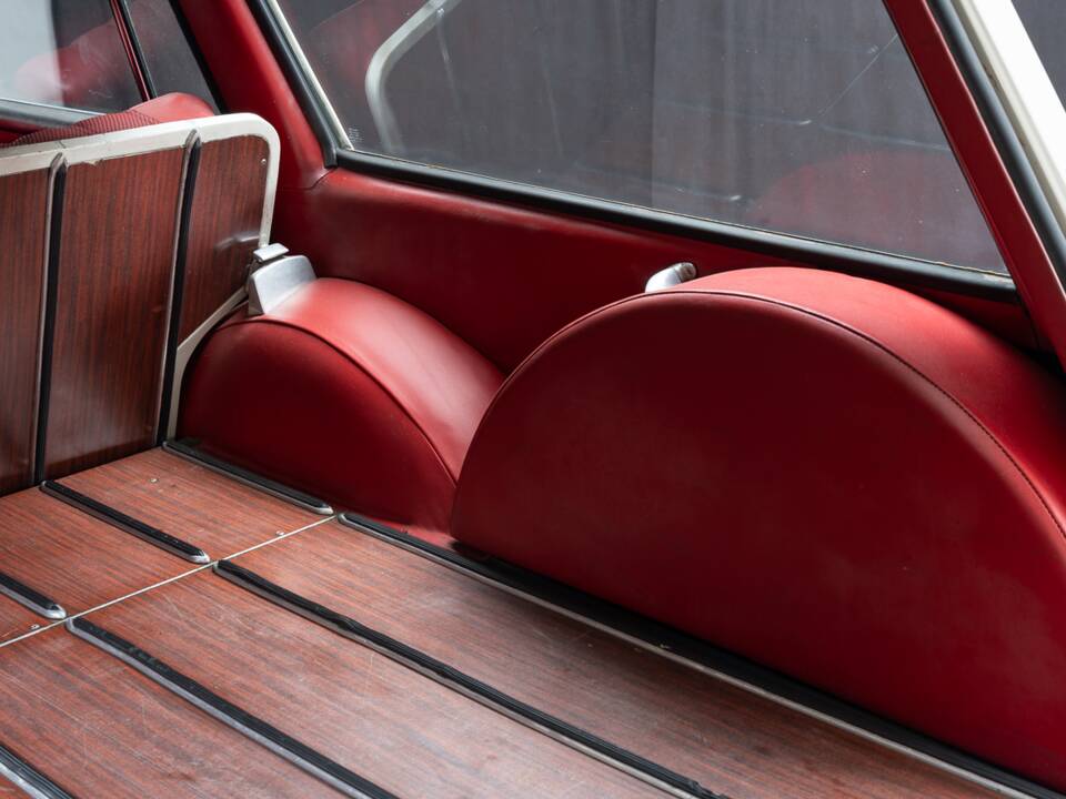 Bild 32/34 von Mercedes-Benz 230 S Universal (1967)