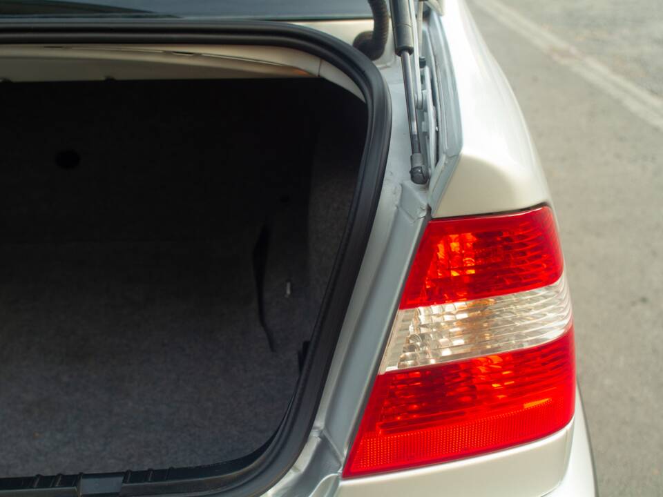 Afbeelding 42/58 van BMW 330i (2002)