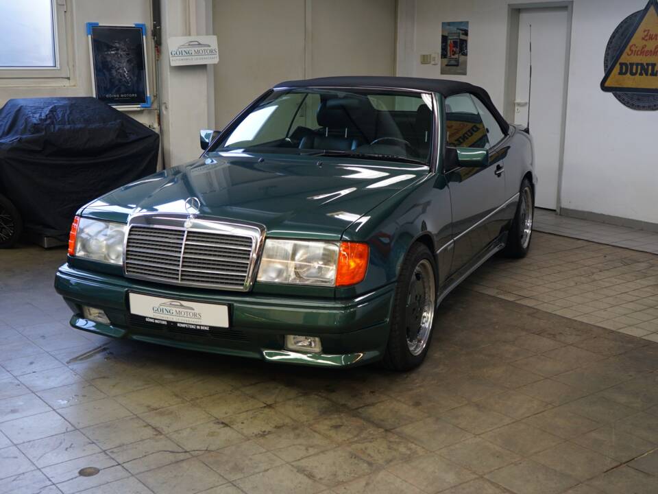 Image 7/38 of Mercedes-Benz 300 CE-24 (1992)