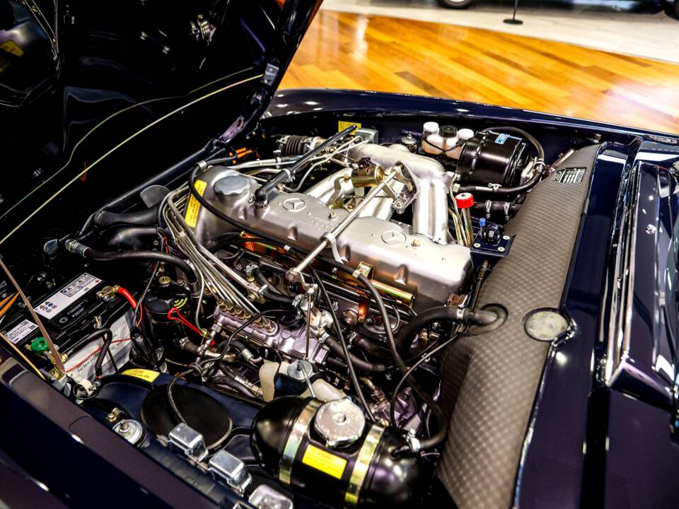 Image 26/31 de Mercedes-Benz 280 SL (1968)