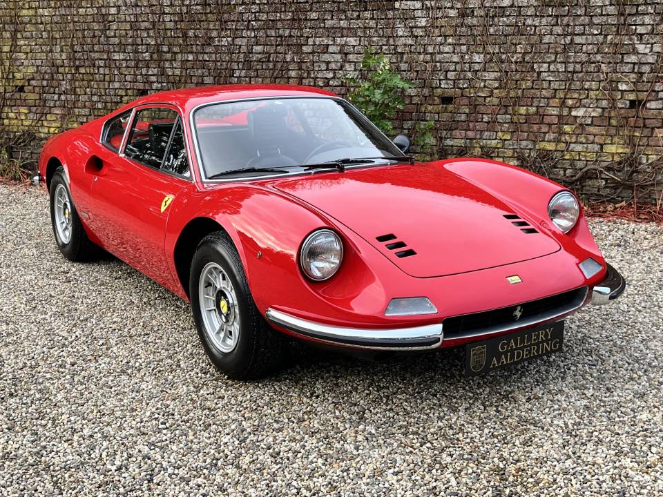 Image 30/50 de Ferrari Dino 246 GT (1971)