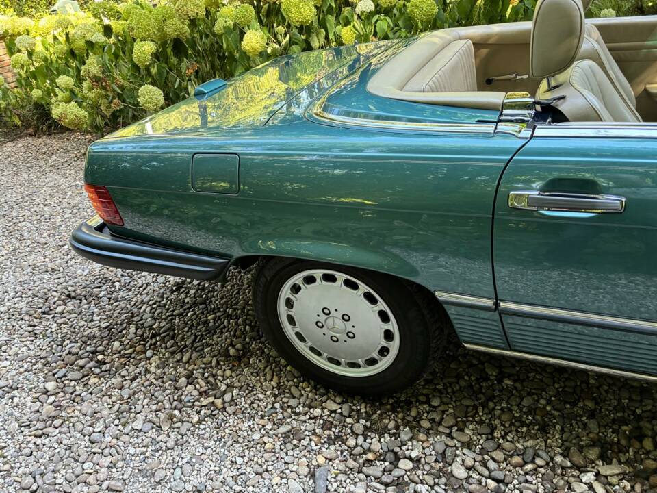 Image 7/30 of Mercedes-Benz 560 SL (1988)