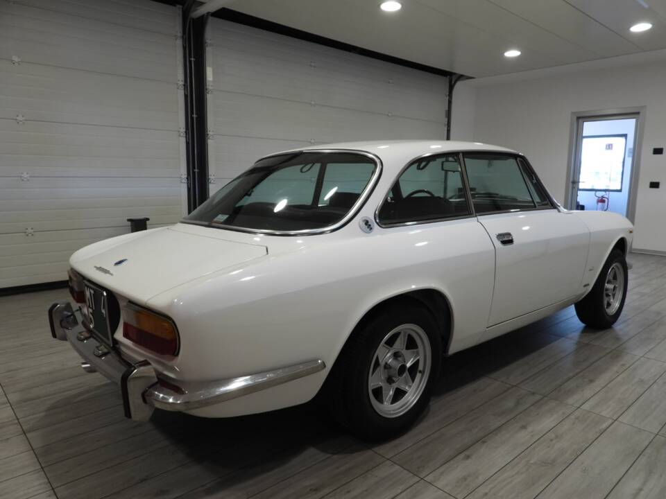 Image 4/15 of Alfa Romeo 2000 GT Veloce (1972)