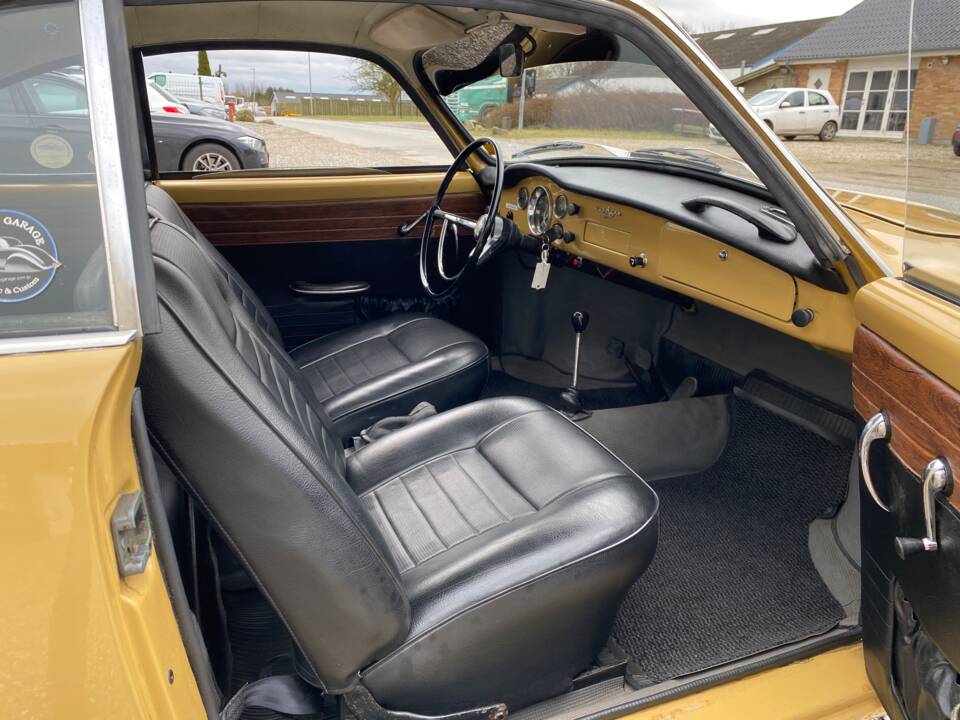 Image 38/42 de Volkswagen Karmann Ghia 1600 (1970)
