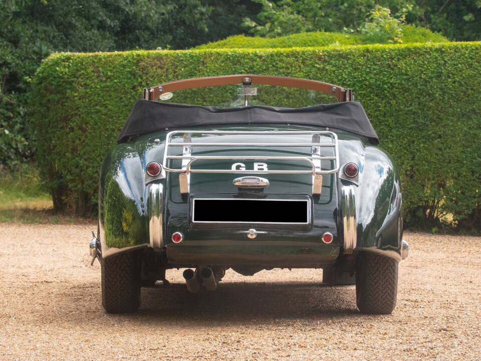 Image 45/46 of Jaguar XK 120 DHC (1954)