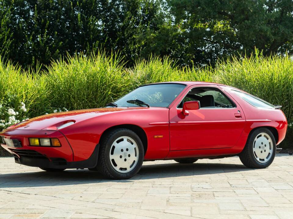 Image 10/50 de Porsche 928 S (1984)