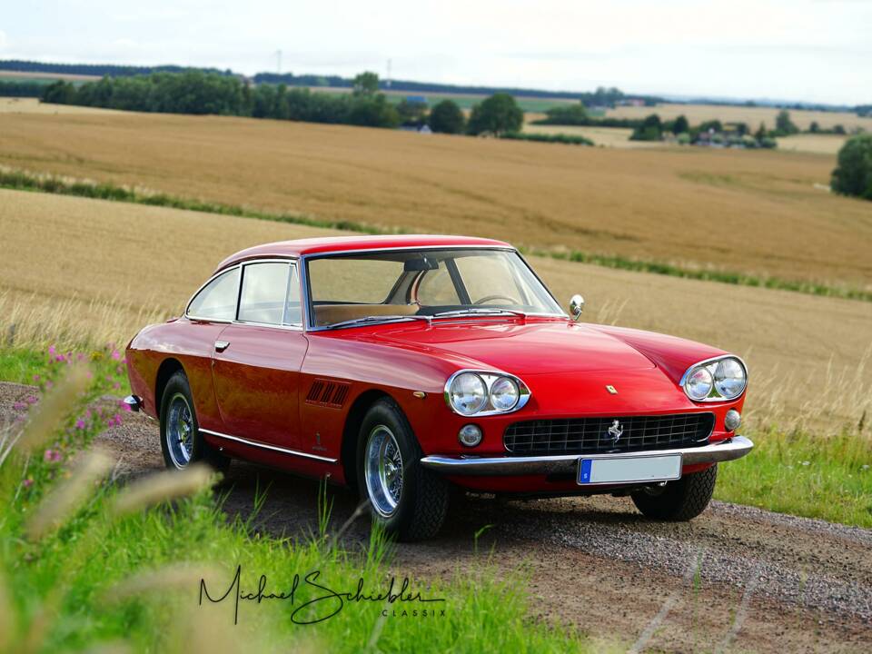 Imagen 2/29 de Ferrari 330 GT 2+2 (1964)