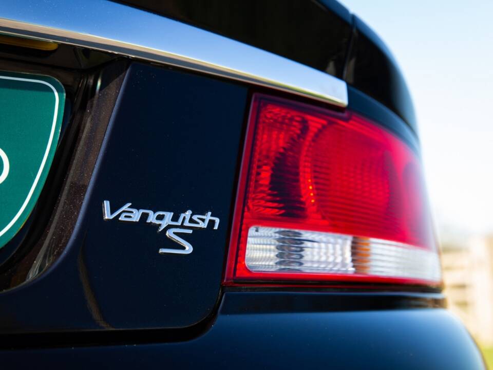 Image 43/75 of Aston Martin V12 Vanquish S (2007)