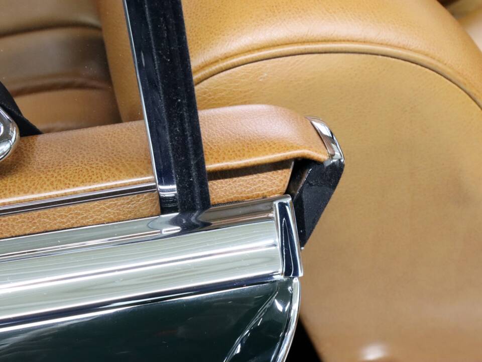 Image 30/99 of Mercedes-Benz 280 SE 3,5 (1971)