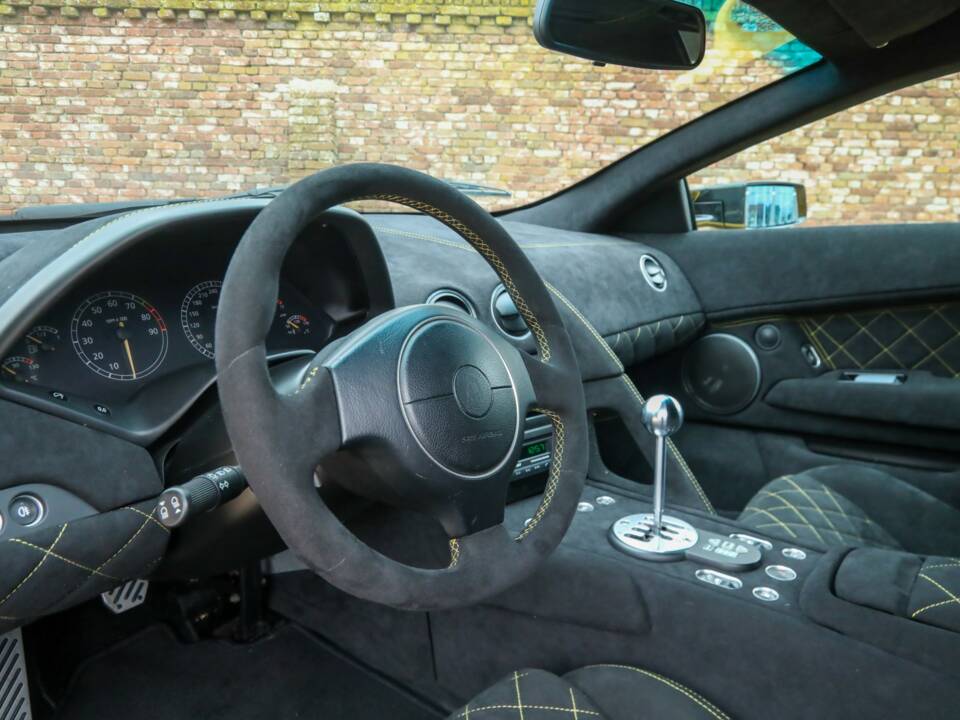 Immagine 34/50 di Lamborghini Murciélago (2002)