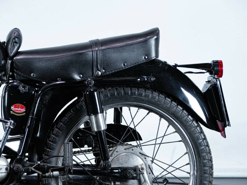 Image 28/50 of Mondial 125 (1961)