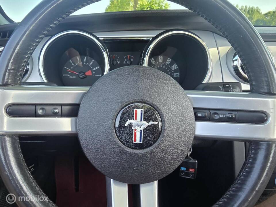 Bild 18/38 von Ford Mustang V6 (2006)