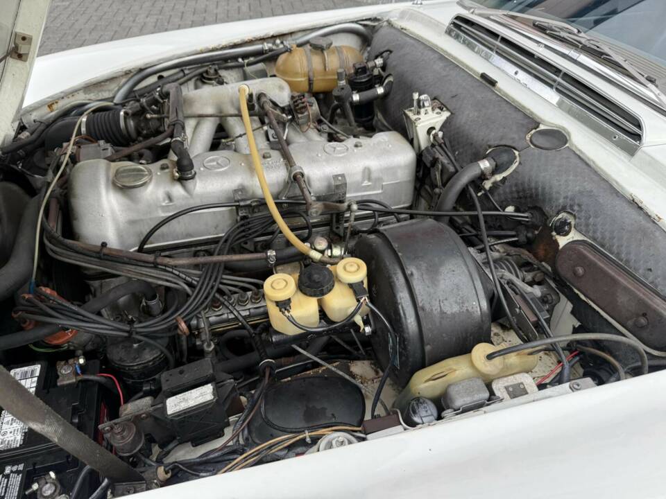 Image 41/50 of Mercedes-Benz 280 SL (1971)