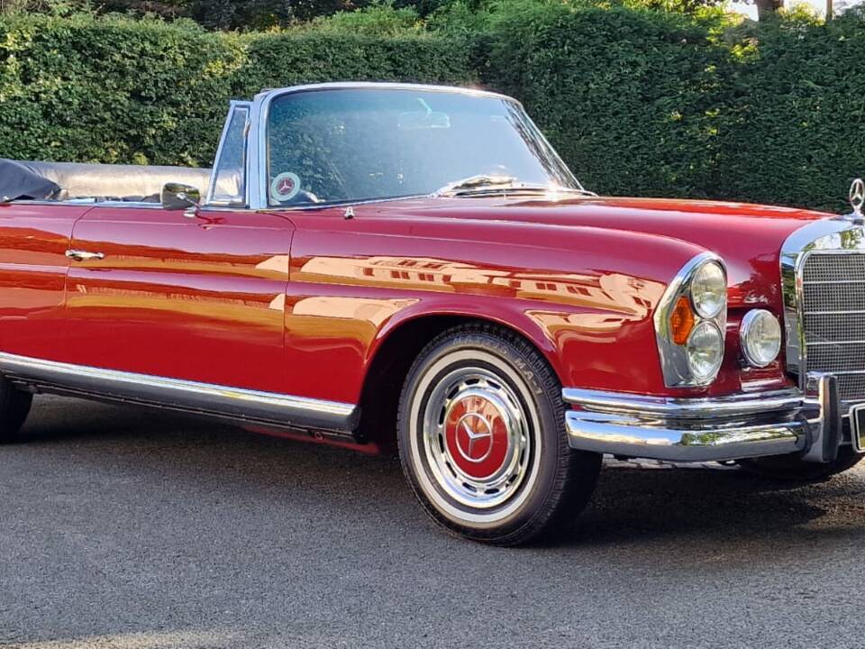 Image 38/44 of Mercedes-Benz 220 SE b (1962)