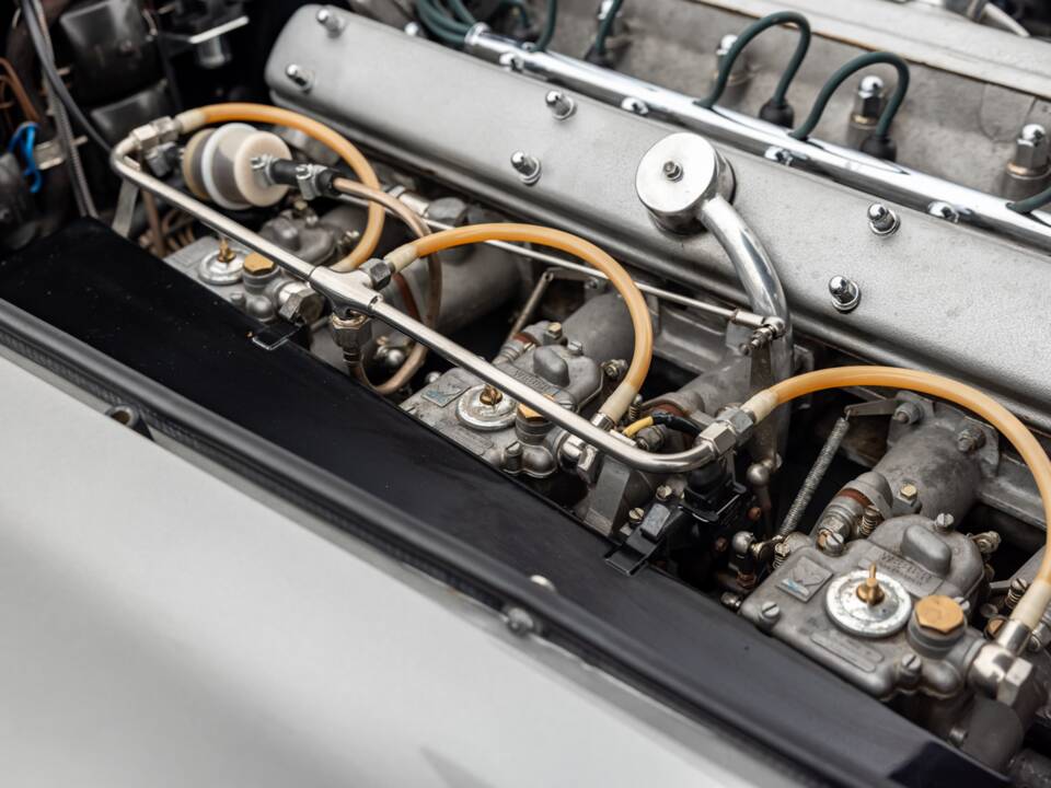 Immagine 20/74 di Aston Martin DB 5 Vantage (1964)