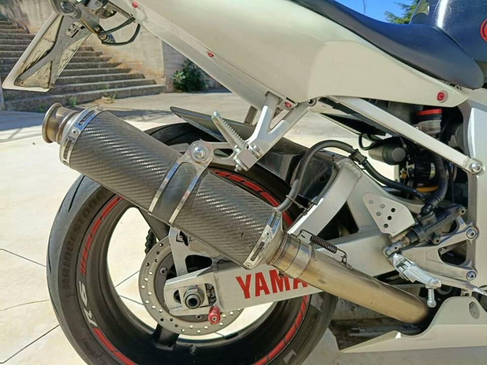 Image 18/47 of Yamaha DUMMY (2000)