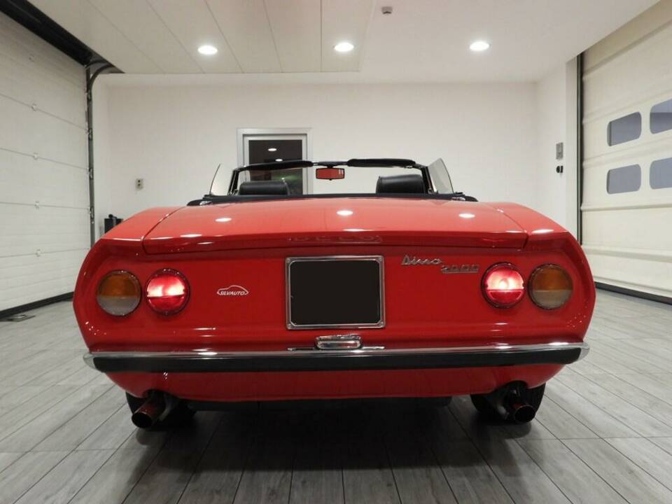 Image 13/15 of FIAT Dino 2400 Spider (1970)
