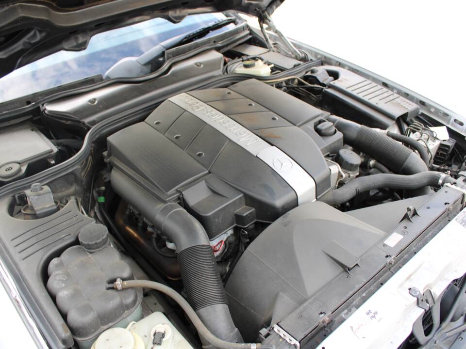 Image 48/50 of Mercedes-Benz SL 320 (2001)